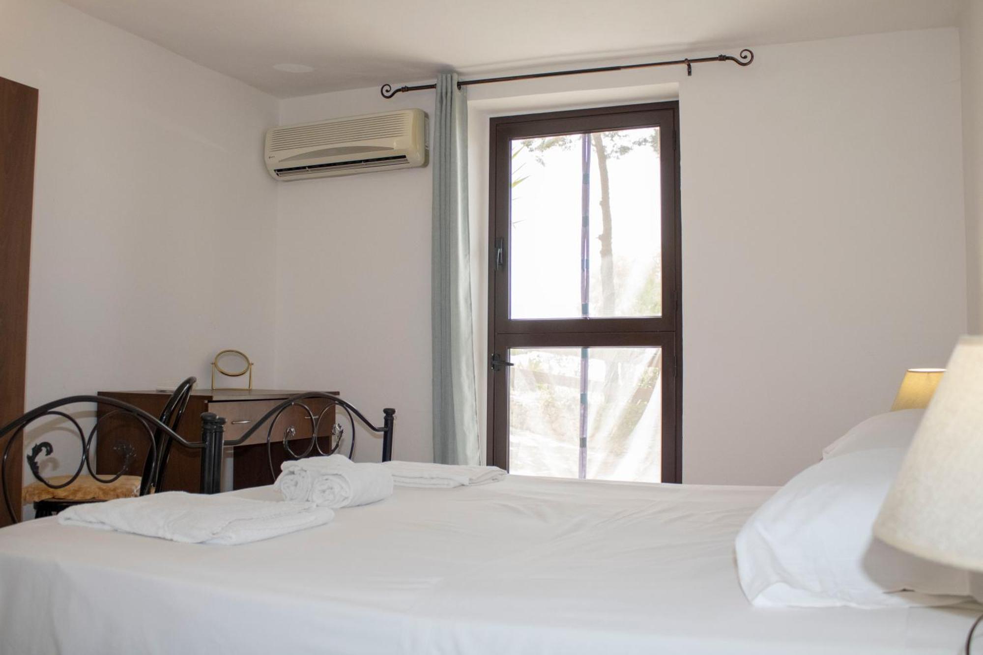 Agriturismo Bellajo - Ville Rustiche Con Piscina Agrigento Kültér fotó